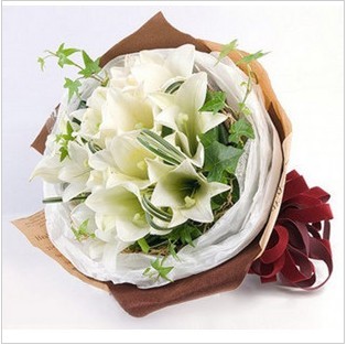 精品鲜花传情意 深圳罗湖至福田的百合花束生日惊喜